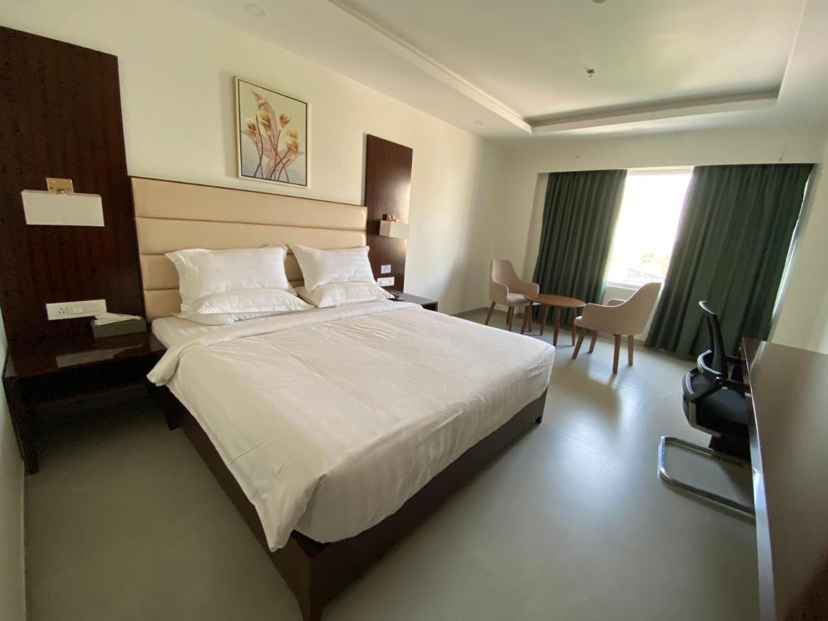Apricot Hotel , Ахмедабад Екстер'єр фото