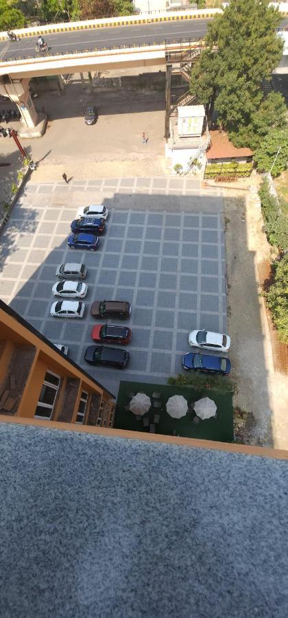 Apricot Hotel , Ахмедабад Екстер'єр фото