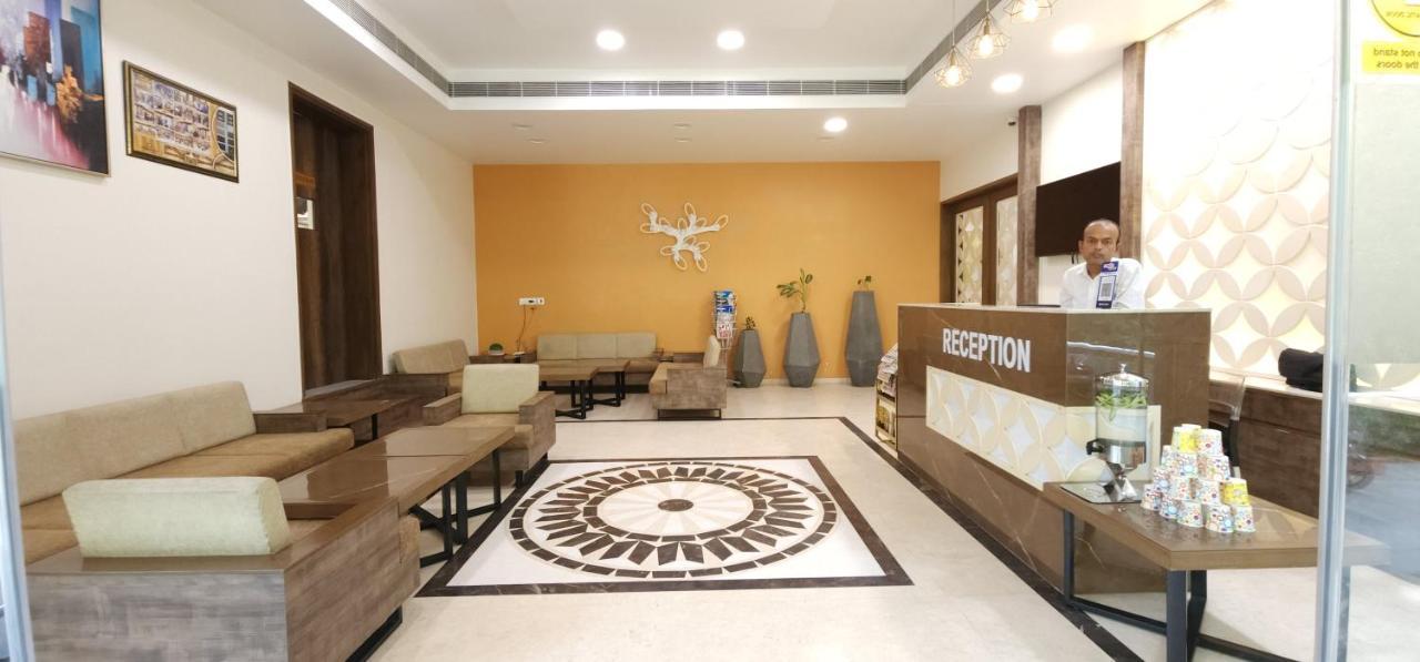 Apricot Hotel , Ахмедабад Екстер'єр фото